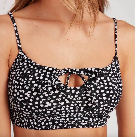 Volcom Women's Black/White Ain't Dot You Crop Pullover Bikini Swim Top sz XS - Picture 3 of 4